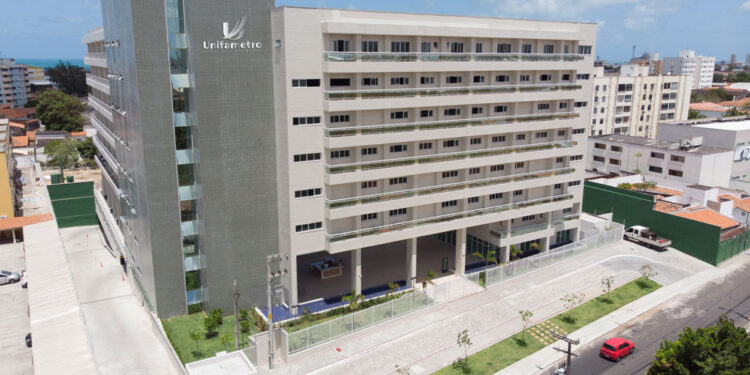 Unifametro produz e doa mil quentinhas em Fortaleza