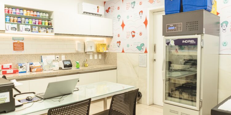 Consultório farmacêutico da rede de Farmácias Santa Branca é referência no setor