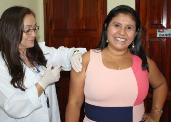 CAACE e OAB-CE realizam vacinação contra gripe para a advocacia