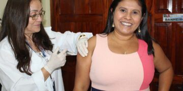 CAACE e OAB-CE realizam vacinação contra gripe para a advocacia