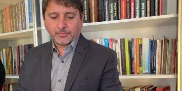 Régis Façanha Dantas lança livro