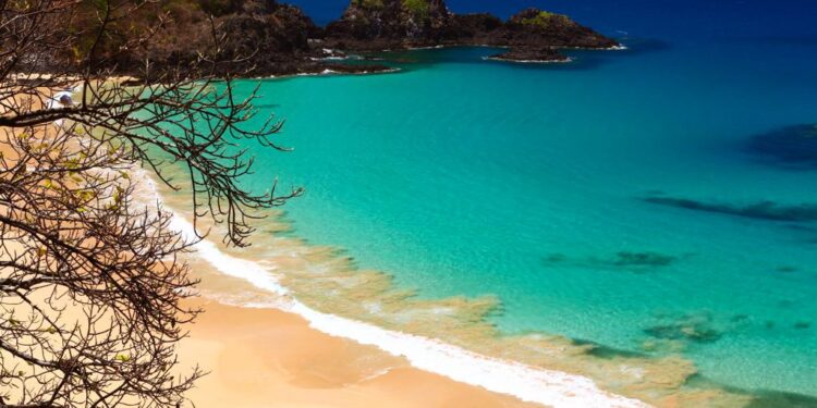 Turismo em Noronha: perfil de visitantes muda durante a pandemia