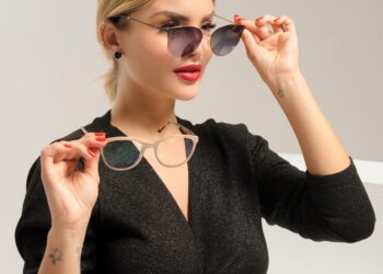 Terceira dose da vacina vale presente nas lojas Ferrovia Eyewear