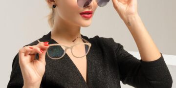 Terceira dose da vacina vale presente nas lojas Ferrovia Eyewear