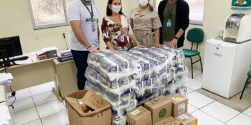 Campanha Carmehil Solidário entrega doações de produtos de higiene para o lar Olavo Bilac 