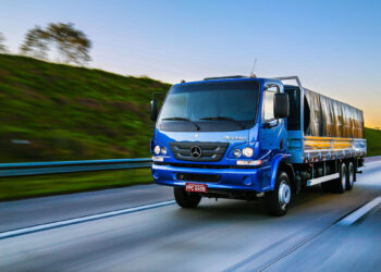 Mercedes-Benz supera o marco histórico de 80.000 caminhões Accelo vendidos no Brasil