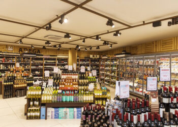 Vinhos, destilados e cervejas com até 50% de desconto nas lojas do Mercadinhos São Luiz