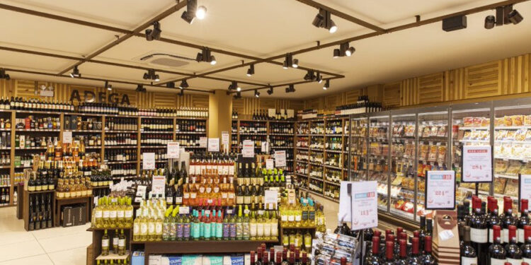 Vinhos, destilados e cervejas com até 50% de desconto nas lojas do Mercadinhos São Luiz