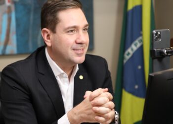 Piso salarial para Secretários Escolares: Deputado Eduardo Bismarck pretende aprovar PL em 2022
