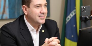 Piso salarial para Secretários Escolares: Deputado Eduardo Bismarck pretende aprovar PL em 2022