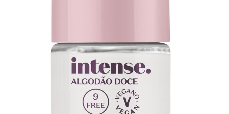 Unhas coloridas: veja como usar e abusar dessa tendência no verão 2022