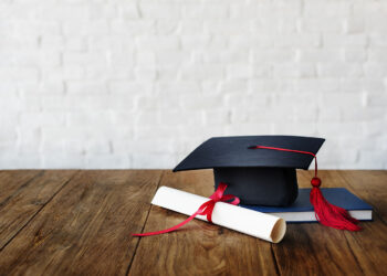 Competitividade de mercado reforça busca por profissionais com graduação