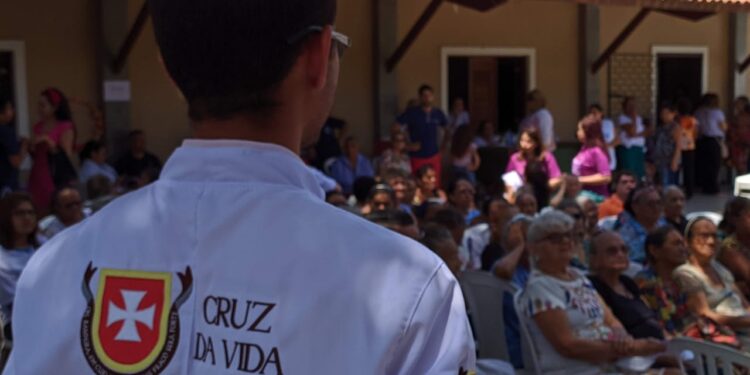 Projeto Cruz da Vida: grupo de médico realiza atendimentos em comunidade na periferia de Fortaleza