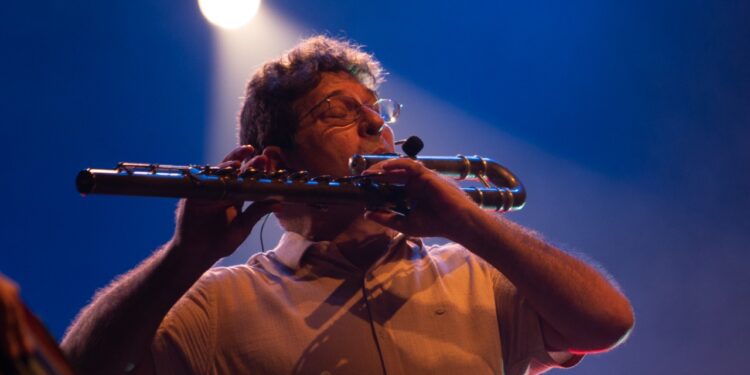 Jazz em Cena e Festival Jazz & Blues apresentam na sexta, 18/2, às 20h, no BNB Clube, shows do flautista Heriberto Porto e da cantora Bel Girão. Entrada franca