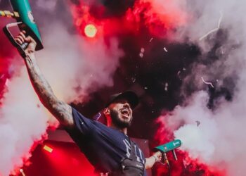 Conheça Kaleb Junior, compositor e capitão do entretenimento nos shows de Felipe Amorim