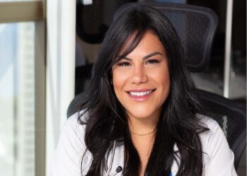 Médica e hipnoterapeuta, Dra. Ludmila Maciel adota método humanizado e combinação de tratamentos para combater a ansiedade