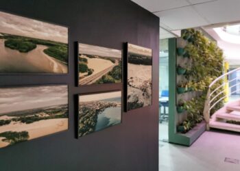 SJ Imóveis completa 40 anos com exposição em homenagem à Sabiaguaba 