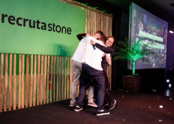Stone busca talentos dedicados a melhorar a vida de empreendedores brasileiros