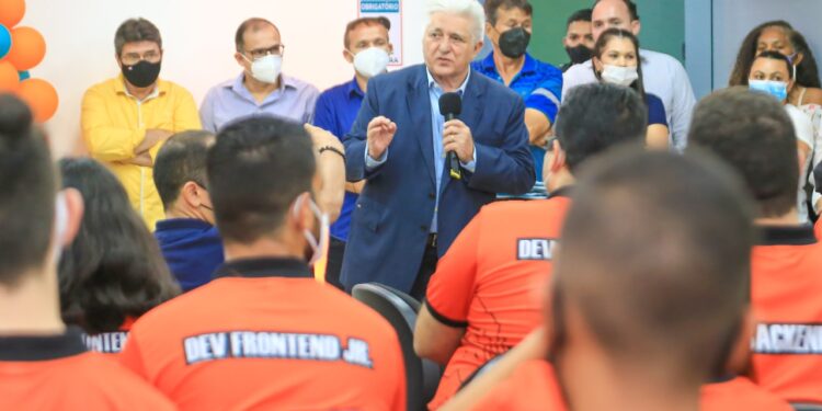 Iniciativa privada inaugura centro de formação para jovens em Amontada 