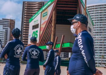 Em parceria com a Prefeitura, Unimed Fortaleza inaugura projeto de postos guarda-vidas para a Beira Mar de Fortaleza