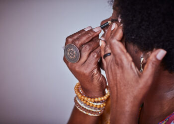 Natura lança curso no WhatsApp para apoiar mulheres a romperem ciclo de violência