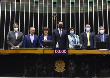 Eduardo Bismarck recebe comitiva da embaixada Francesa