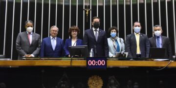 Eduardo Bismarck recebe comitiva da embaixada Francesa