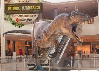 O mundo dos dinossauros chega ao Shopping Parangaba com réplicas em tamanho real