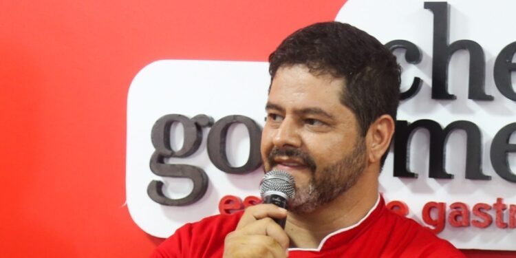 Com 25 anos de atuação e referência no mercado, chef André Ávila assume a coordenadoria técnica da franquia Escola Chef Gourmet em Fortaleza