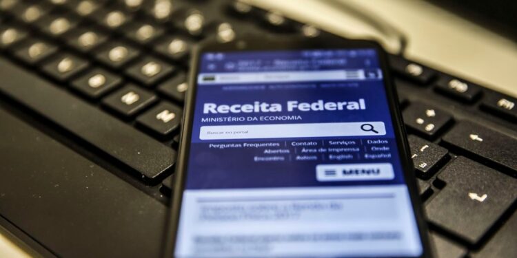 Testes de Covid-19 pagos por empresas entram no Imposto de Renda? Especialista tira dúvidas sobre o assunto