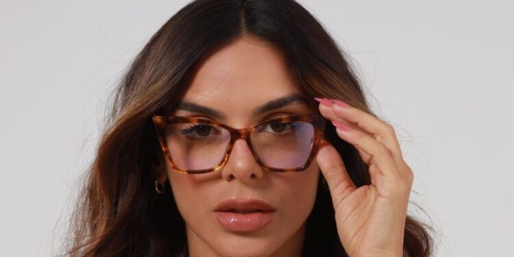 Ferrovia Eyewear firma parceria com a Kodak para produzir óculos de grau em Fortaleza