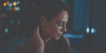 Fragrância do Boticário que desperta o desejo sexual aposta em campanha com casais em conteúdos sensuais