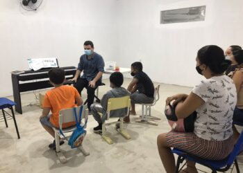 Projeto ‘Academia Sinfônica do Pecém’ inicia aulas com jovens da comunidade do Pecém