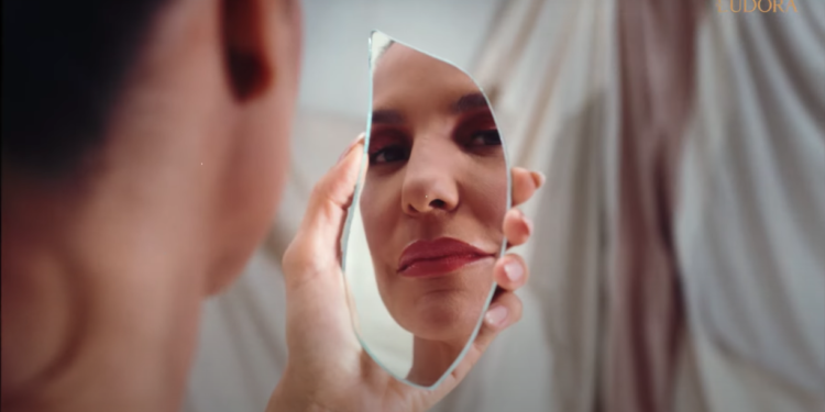 Em nova campanha de marca, Eudora fala sobre as amarras da síndrome de impostora e celebra brilho único de cada mulher