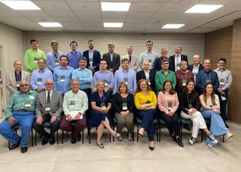 Sindicato dos Médicos do Ceará participa de simpósio sobre piso nacional em Belo Horizonte