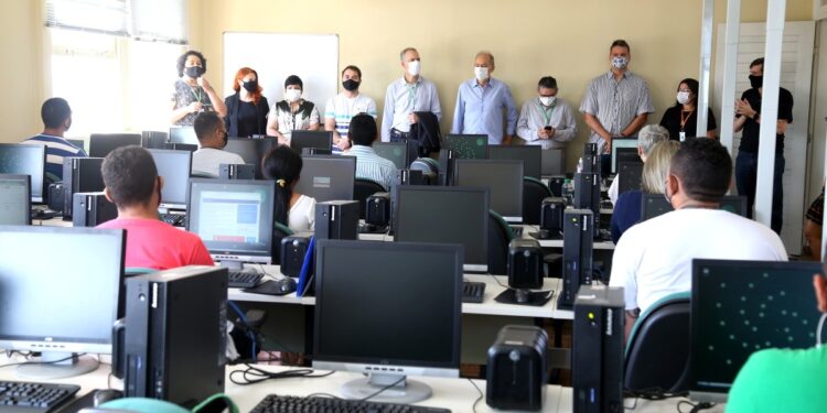 Governo do Ceará, em colaboração com a Amazon Web Services, forma egressos do sistema penitenciário em computação em nuvem