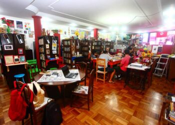 ACI reúne autores em autógrafo coletivo no Dia do Trabalhador