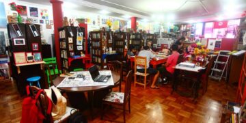 ACI reúne autores em autógrafo coletivo no Dia do Trabalhador