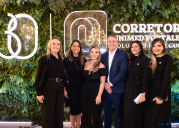 Corretora Unimed Fortaleza celebra 30 anos com coquetel de aniversário 