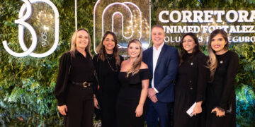 Corretora Unimed Fortaleza celebra 30 anos com coquetel de aniversário 