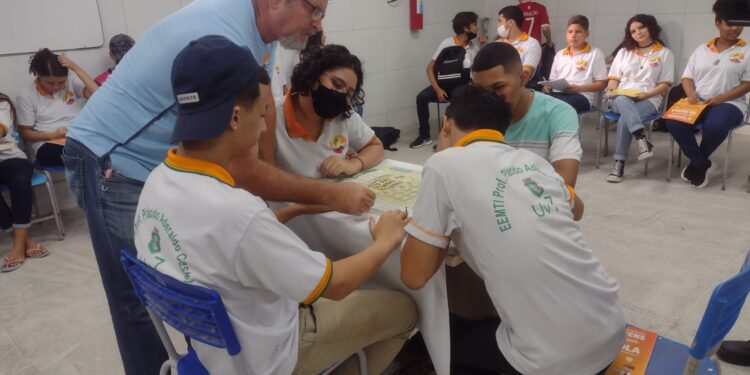 Jogo virtual orienta jovens cearenses sobre o momento ideal para ingressar no mercado de trabalho