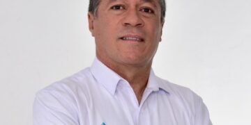Reitor da Estácio Ceará é homenageado na Assembleia Legislativa em comemoração ao Dia da Educação