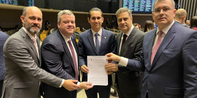 Sócios da RWPV Advogados integram comitiva em audiência entre OAB-CE e deputado federal Domingos Neto para barrar reajuste da energia