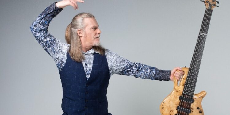 DJ Greg Doninni e Banda No Fake abrem o show do cantor Humberto Gessinger em Fortaleza