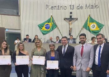 Deputado Bruno Pedrosa homenageia profissionais assistentes sociais na Assembleia Legislativa