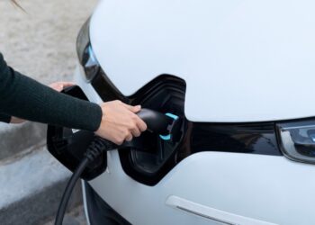 Tecnologia e pé na areia: empreendimento Origem Fortim possuirá pontos de carregamento para veículos elétricos e híbridos  