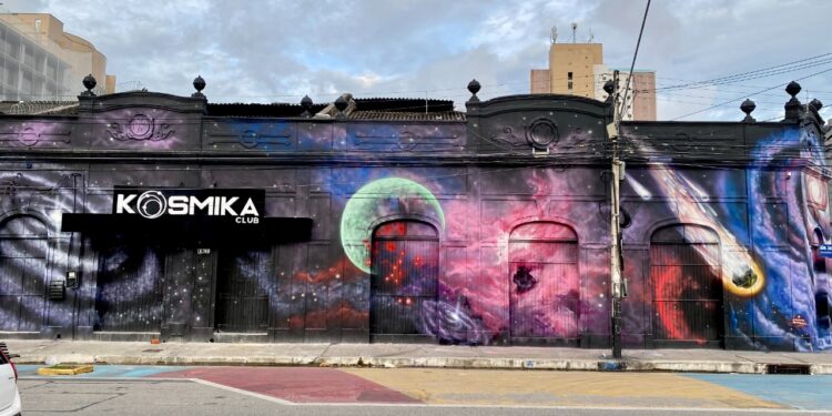 Kosmika Club leva diversão, música e experiência gastronômica para a Praia de Iracema