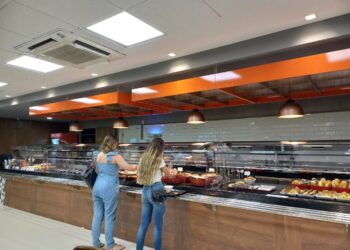 Mercadinhos São Luiz inaugura praça de alimentação na loja Virgílio Távora