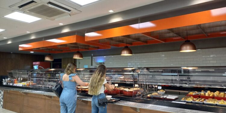 Mercadinhos São Luiz inaugura praça de alimentação na loja Virgílio Távora