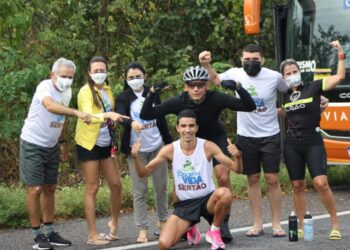 1000Km Pela Vida: na quarta edição do projeto, atletas cearenses percorrem litoral para arrecadar alimentos